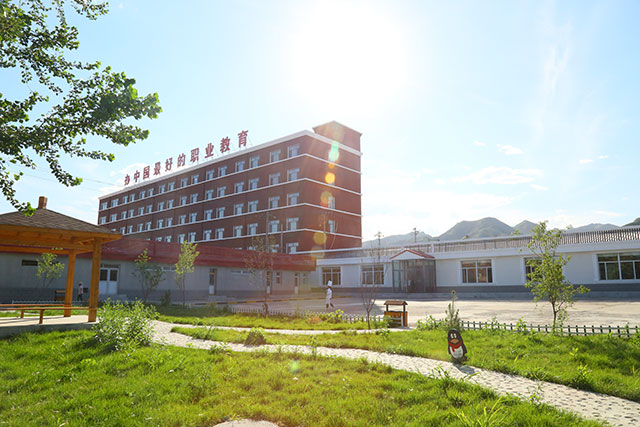 ���ͺ����¶������ѧУ