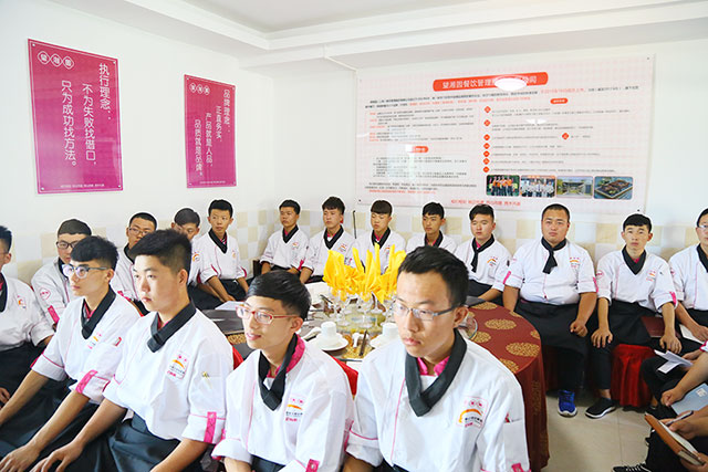 ����԰У�����